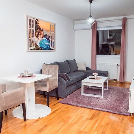 Apartman Royal 2 โดโบย ภายนอก รูปภาพ