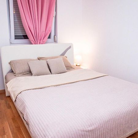 Apartman Royal 2 โดโบย ภายนอก รูปภาพ