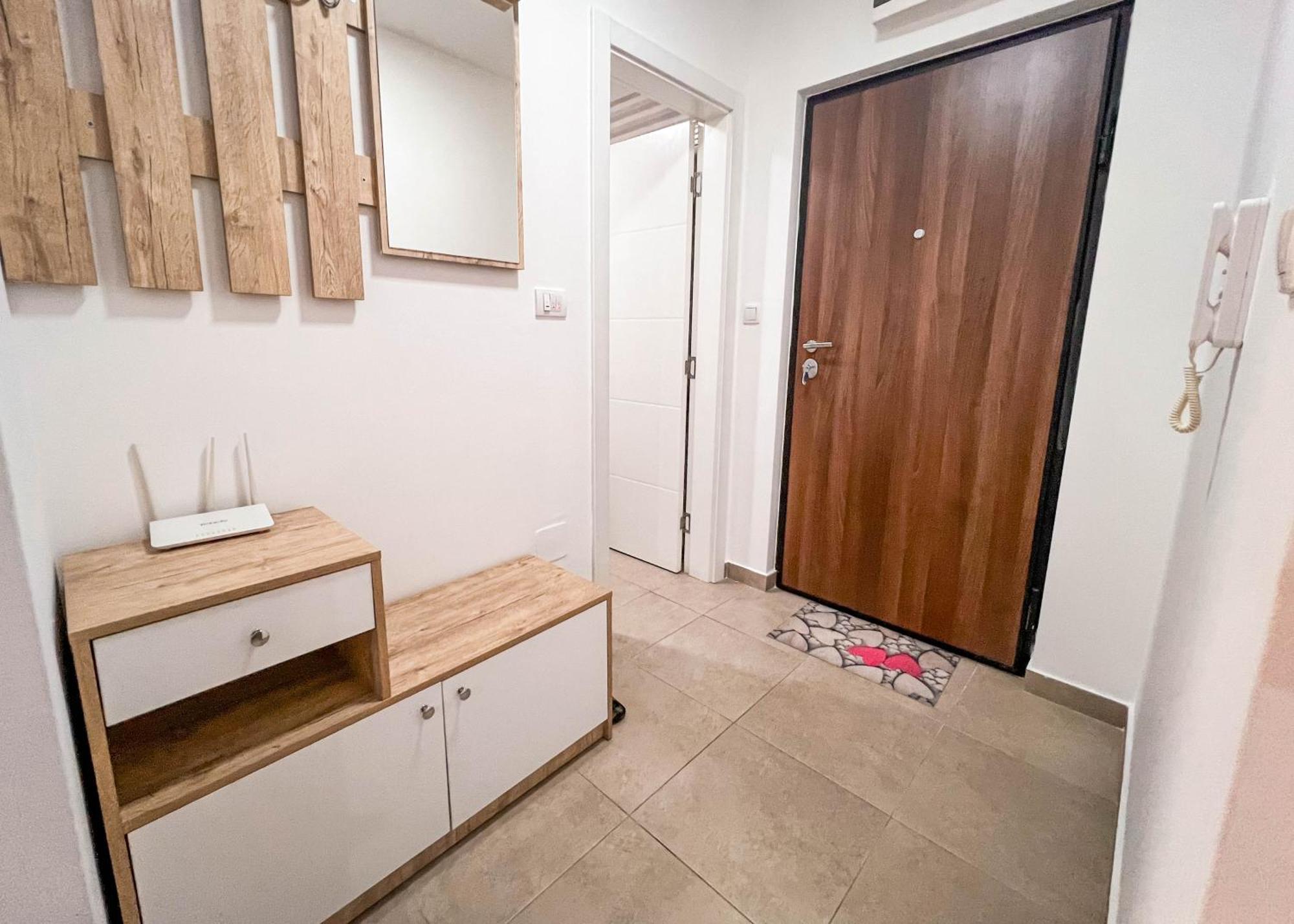 Apartman Royal 2 โดโบย ภายนอก รูปภาพ